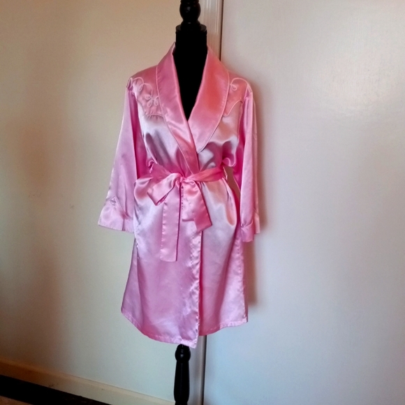 Roper Intimates & Sleepwear Vintage Roper Baby Pink Satin Bathrobe With White Piping Pearl